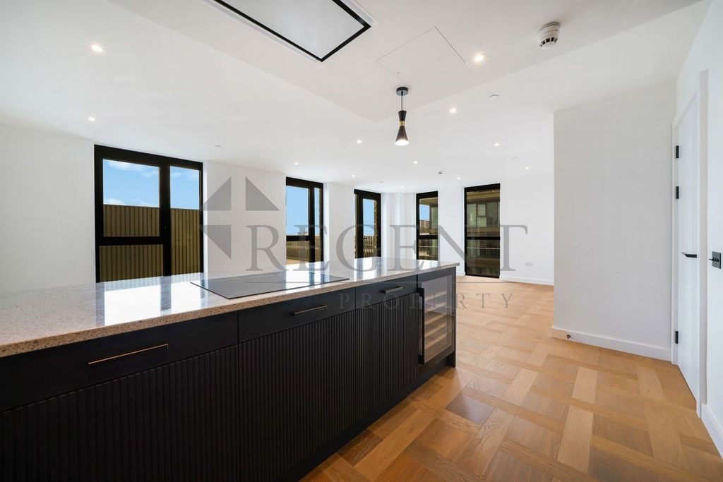 Property photo 1 of 19 (Main)