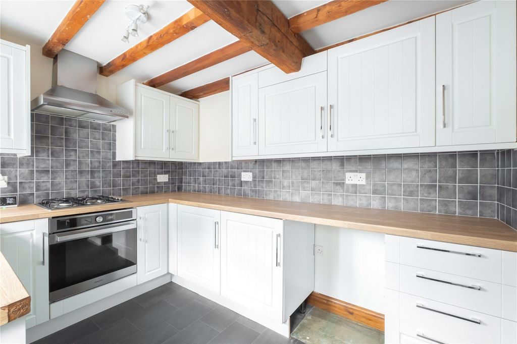 Property photo 3 of 18 Kitchen