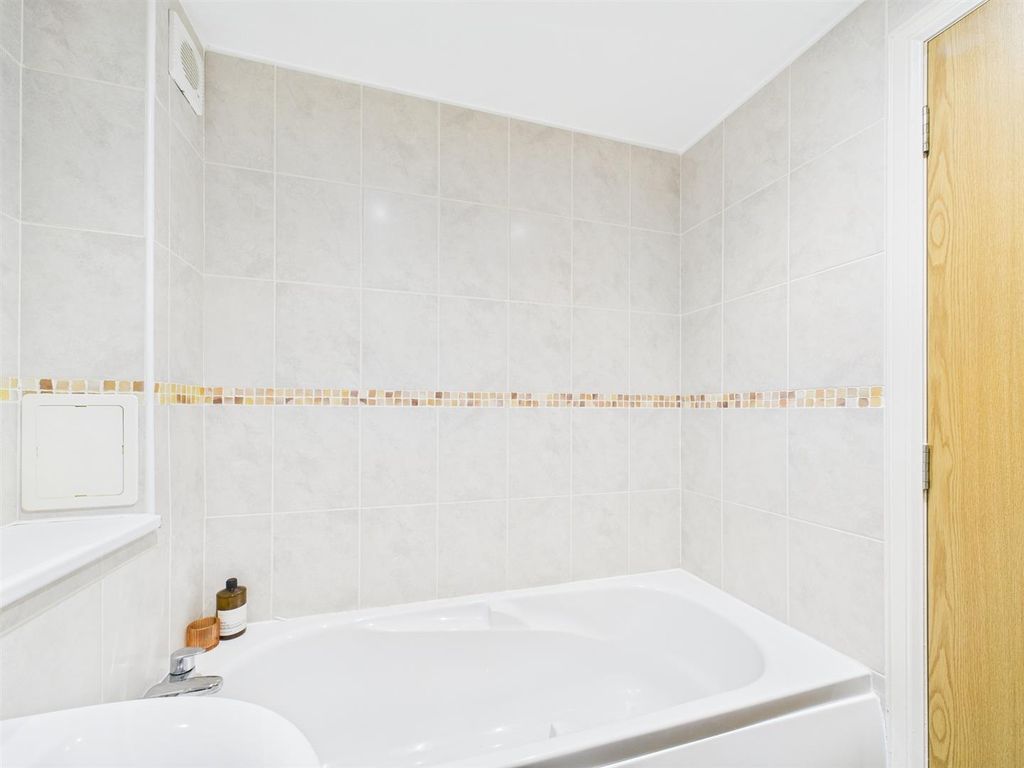 Additional image 14 of 2 bed flat for sale40 Riverside Park, Blairgowrie PH10