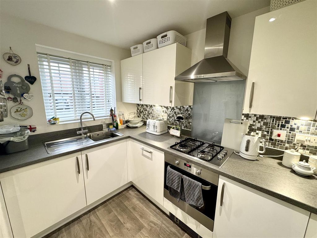 Property photo 2 of 20 Kitchen