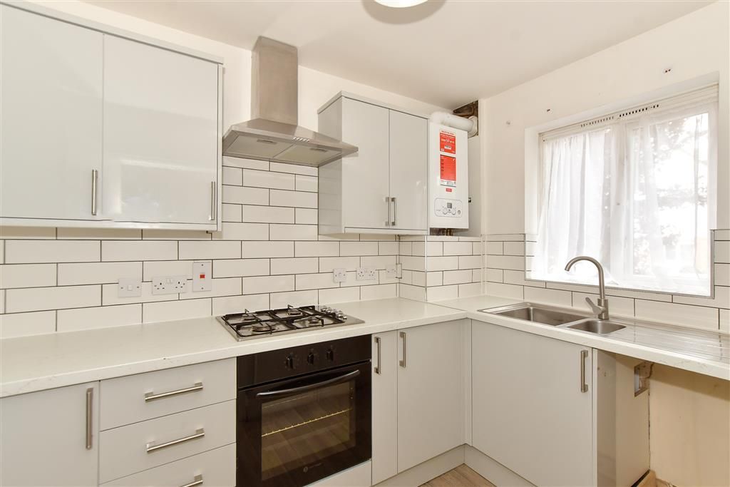 Property photo 3 of 8 Kitchen