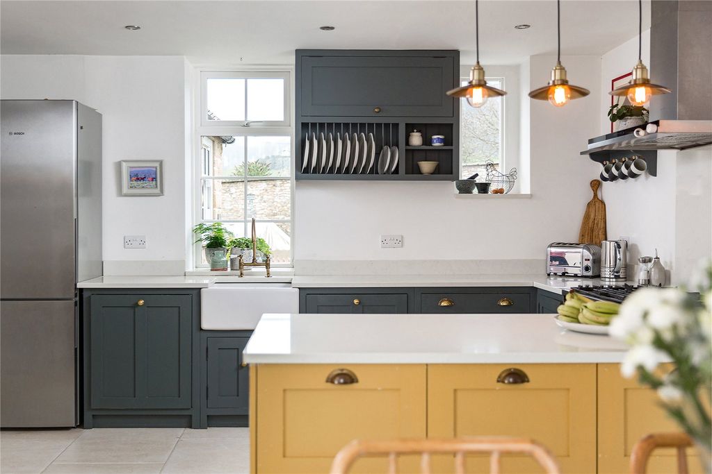 Property photo 3 of 20 Kitchen