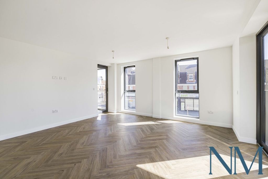 Property photo 3 of 11 Gallery