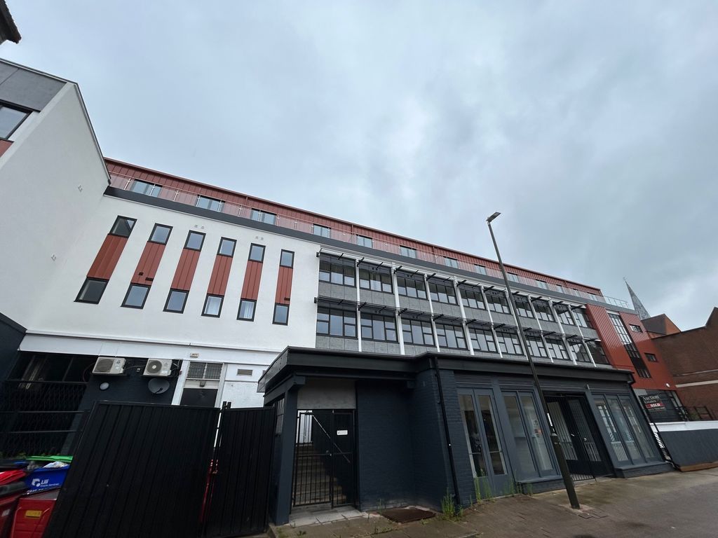 Property photo 1 of 8 Bedroom