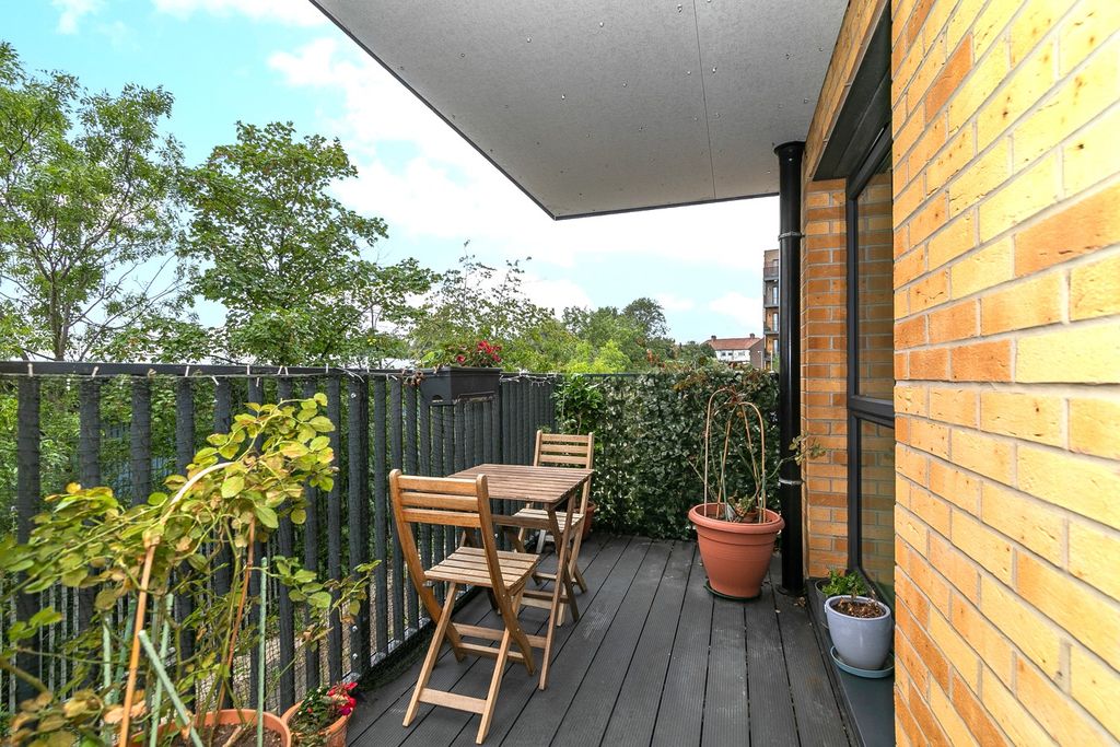 Property photo 3 of 18 Balcony