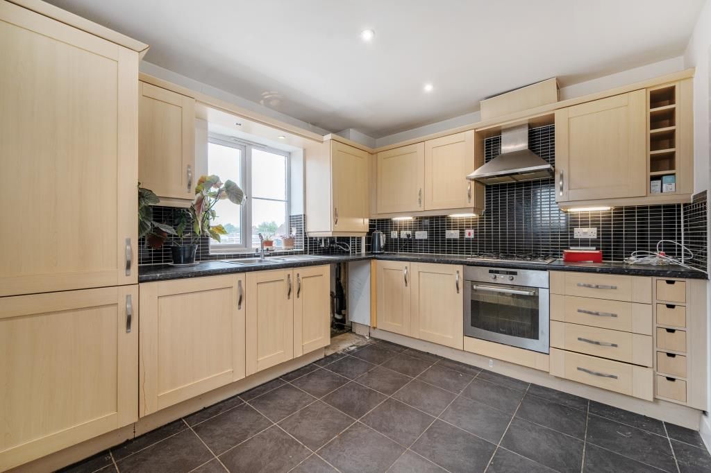 Property photo 2 of 10 Kitchen