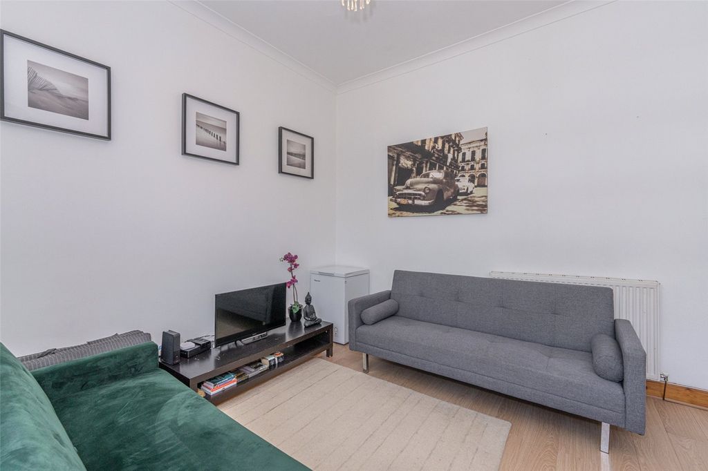 Property photo 3 of 17 Lounge Kitchen Alt