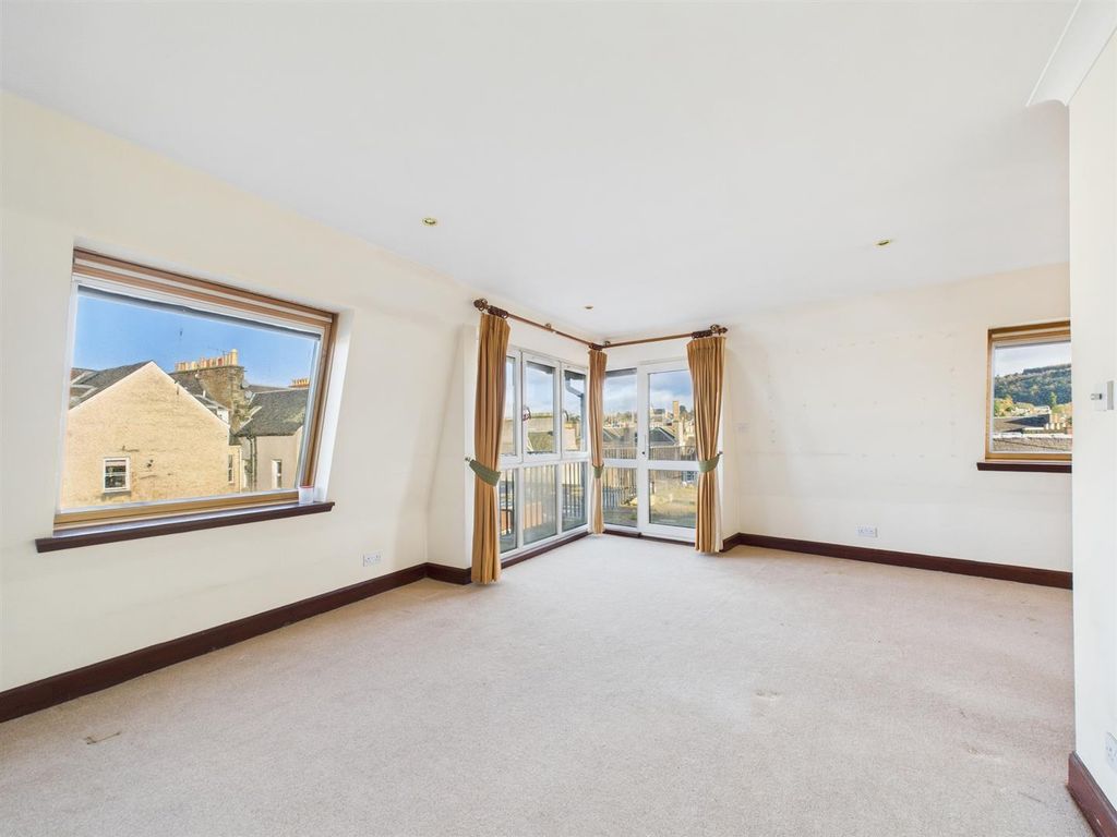 Property photo 3 of 16 Cam01486G0-Pr0915-Still018.Jpg