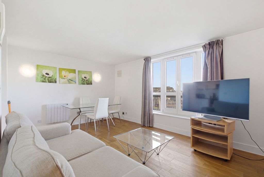 Property photo 1 of 9 Photo 4