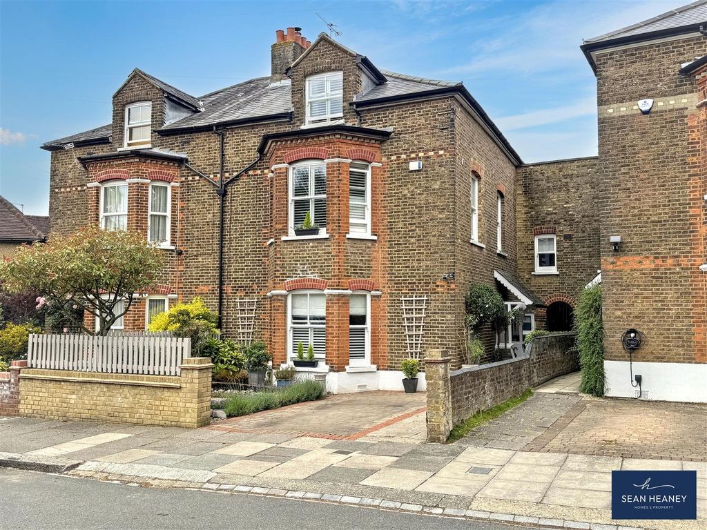 Property photo 1 of 32