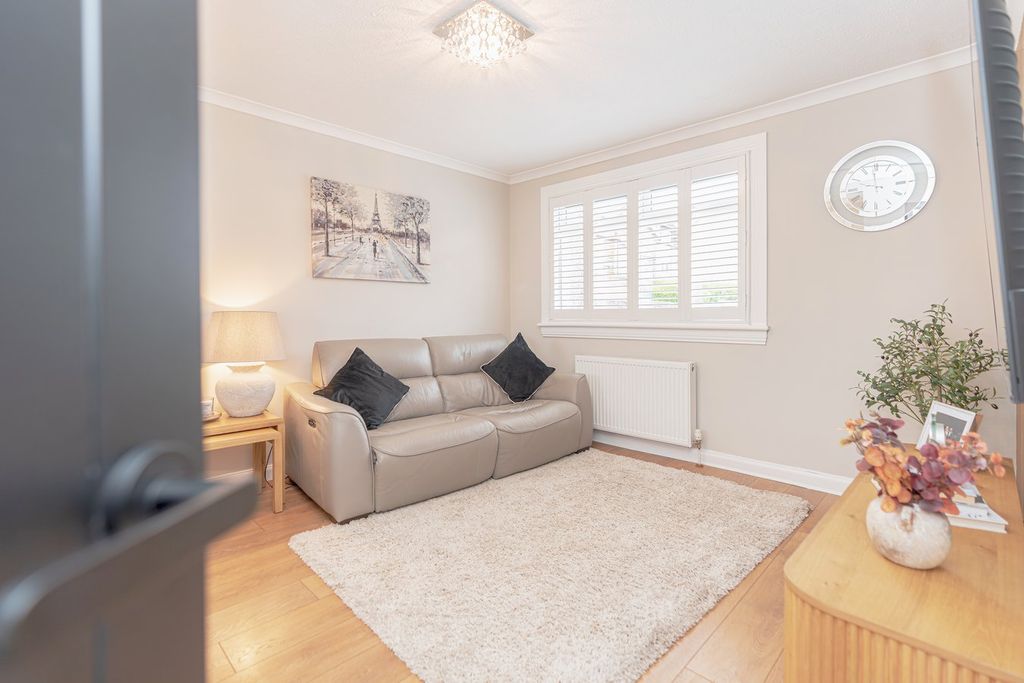 Property photo 2 of 33