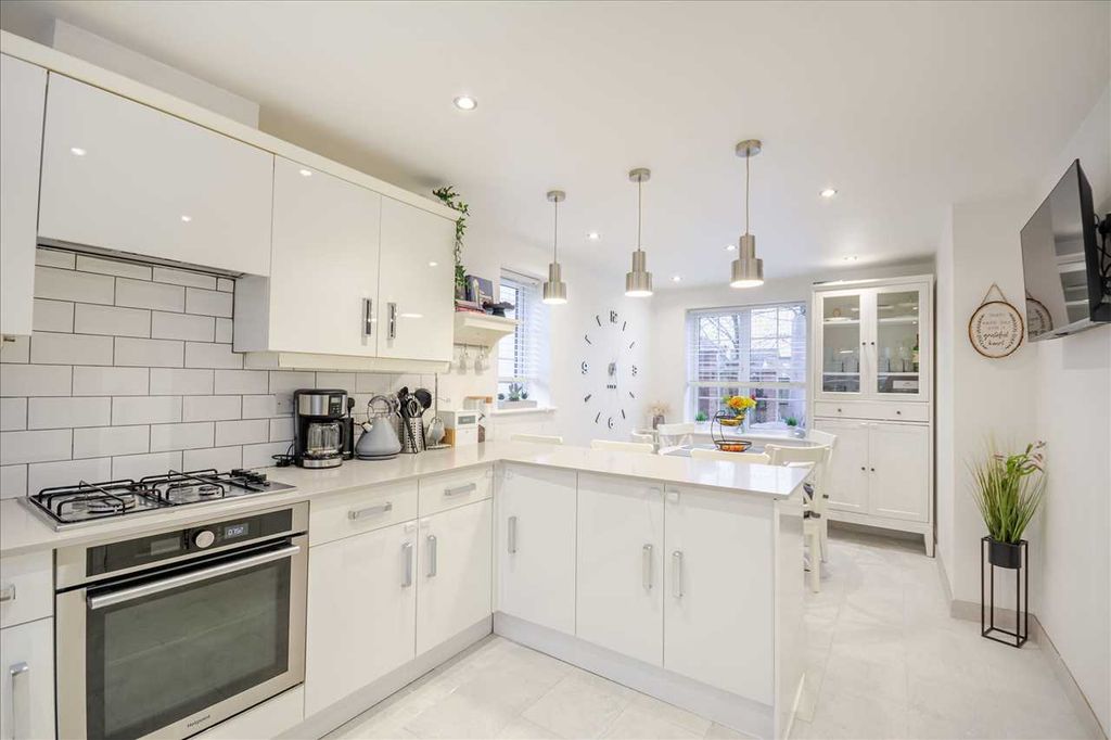 Property photo 2 of 22 Dining Kitchen