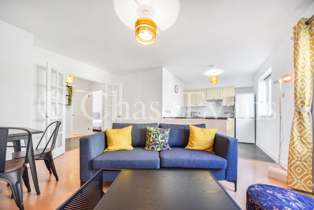 Property photo 1 of 18 Langbourne Place, Ca