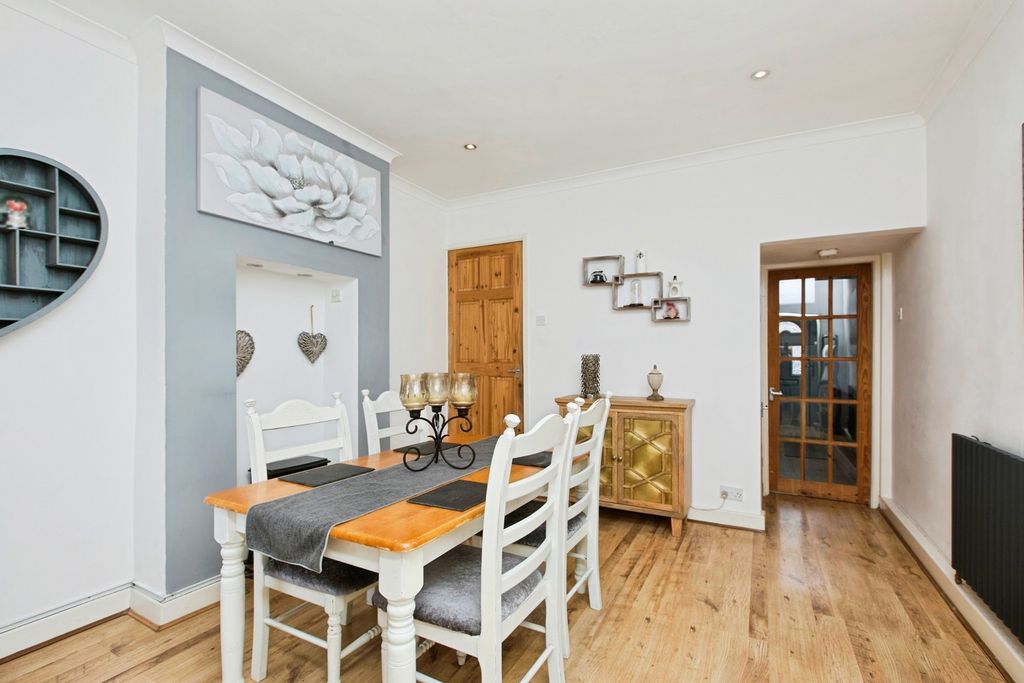 Property photo 3 of 20 Pbox-Img.Jpg