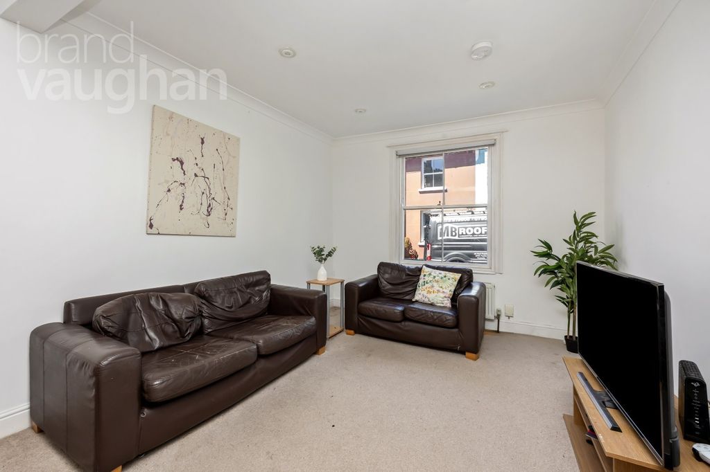 Property photo 2 of 18 Picture No. 11