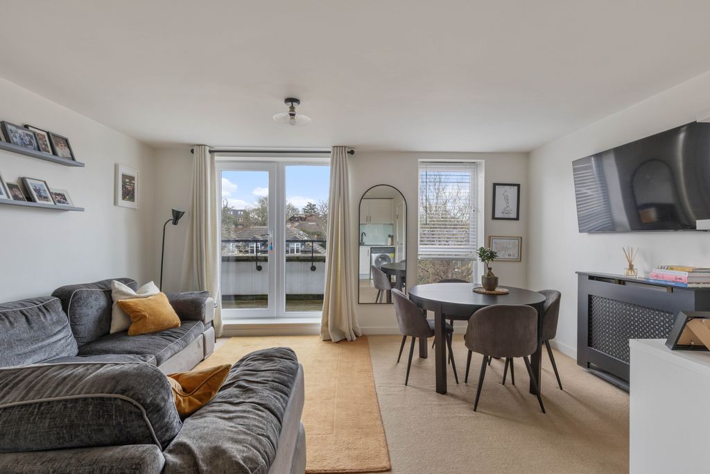 Property photo 2 of 12 17 Oval Court, Br3 - 6