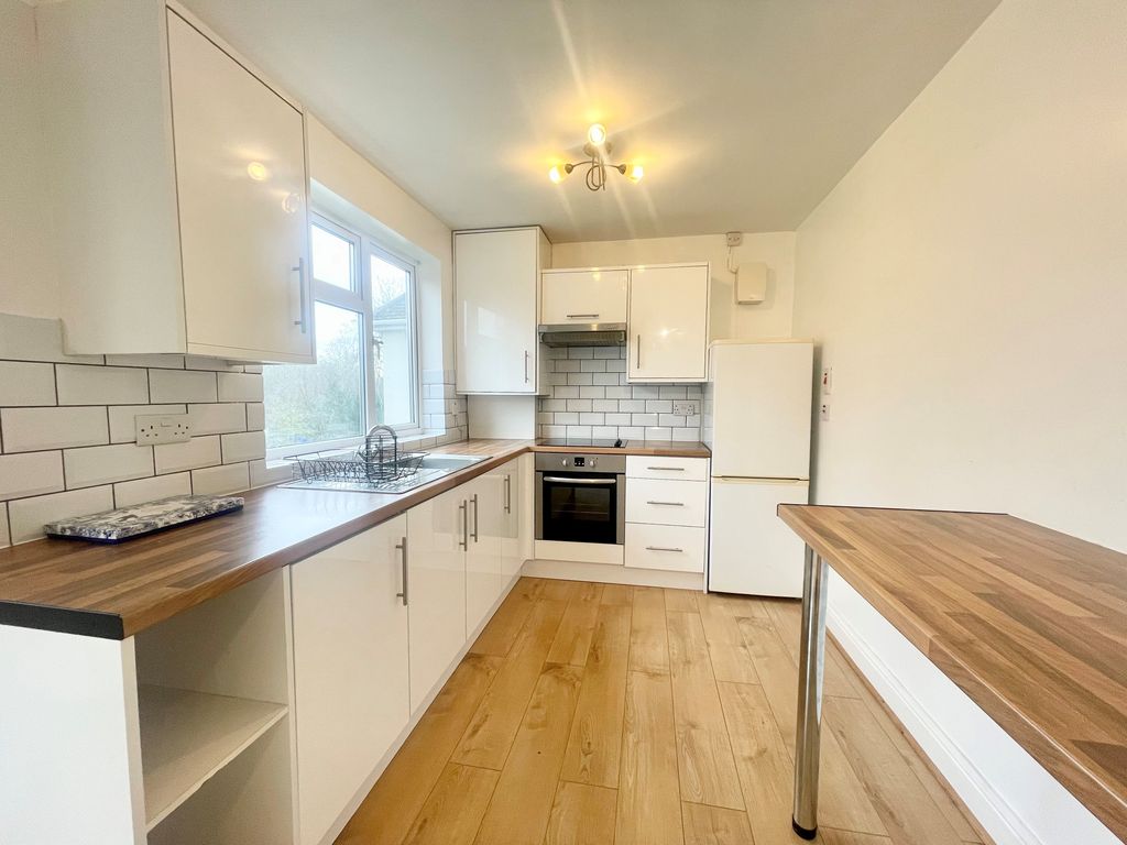 Property photo 3 of 13 Kitchen