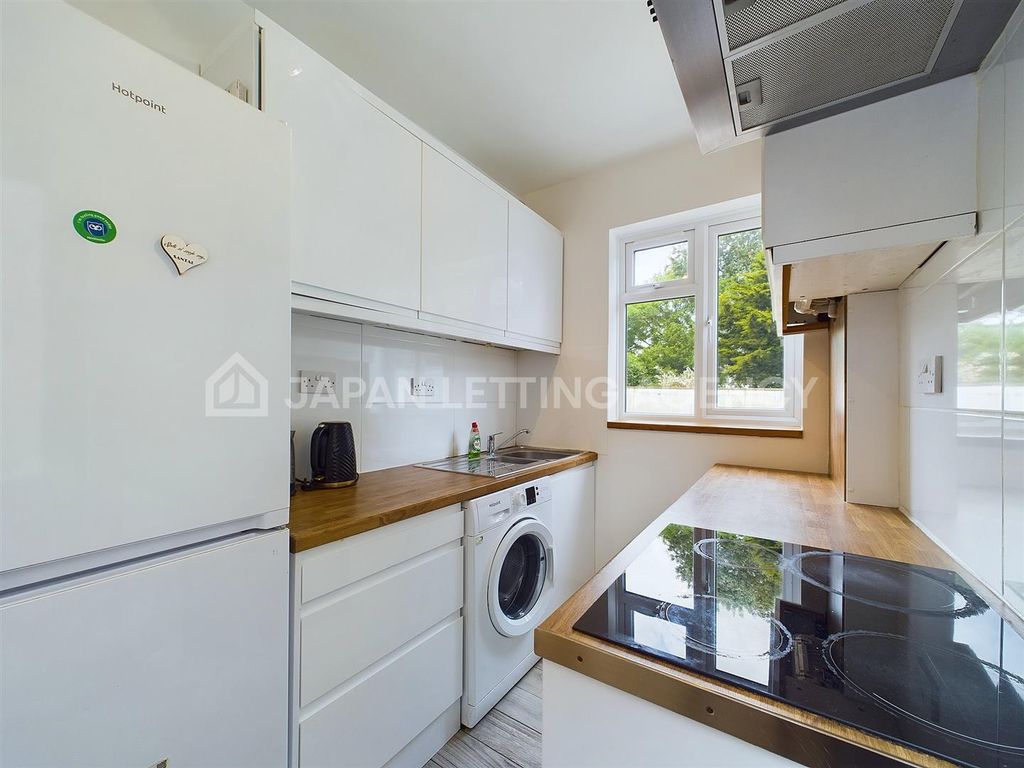 Property photo 2 of 16 Cam02206G0-Pr0081-Still003.Jpg