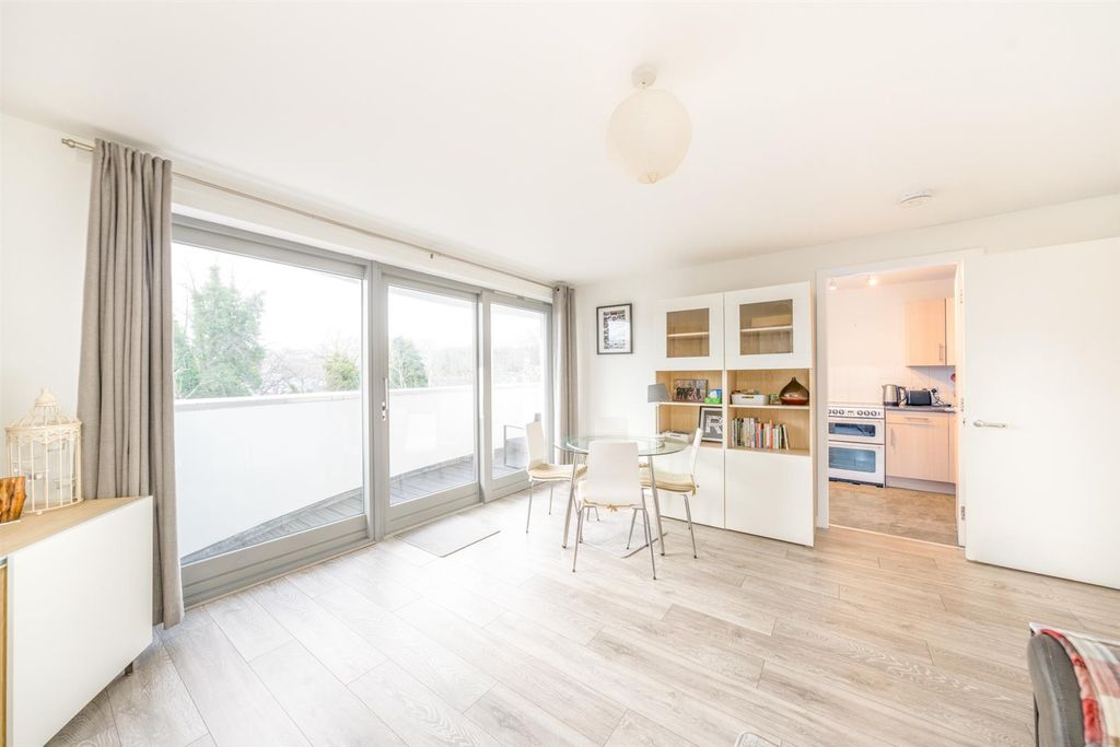 Property photo 3 of 16 14_7_Laidlaw_Court_Galashiels-04.Jpg