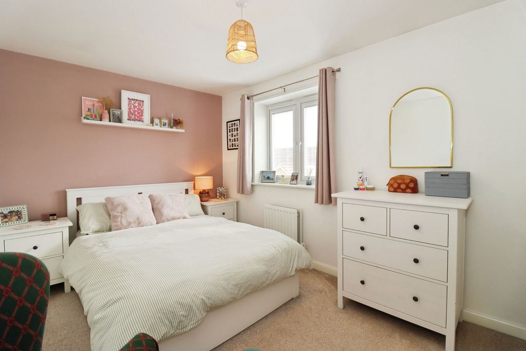 Property photo 3 of 19 Bedroom