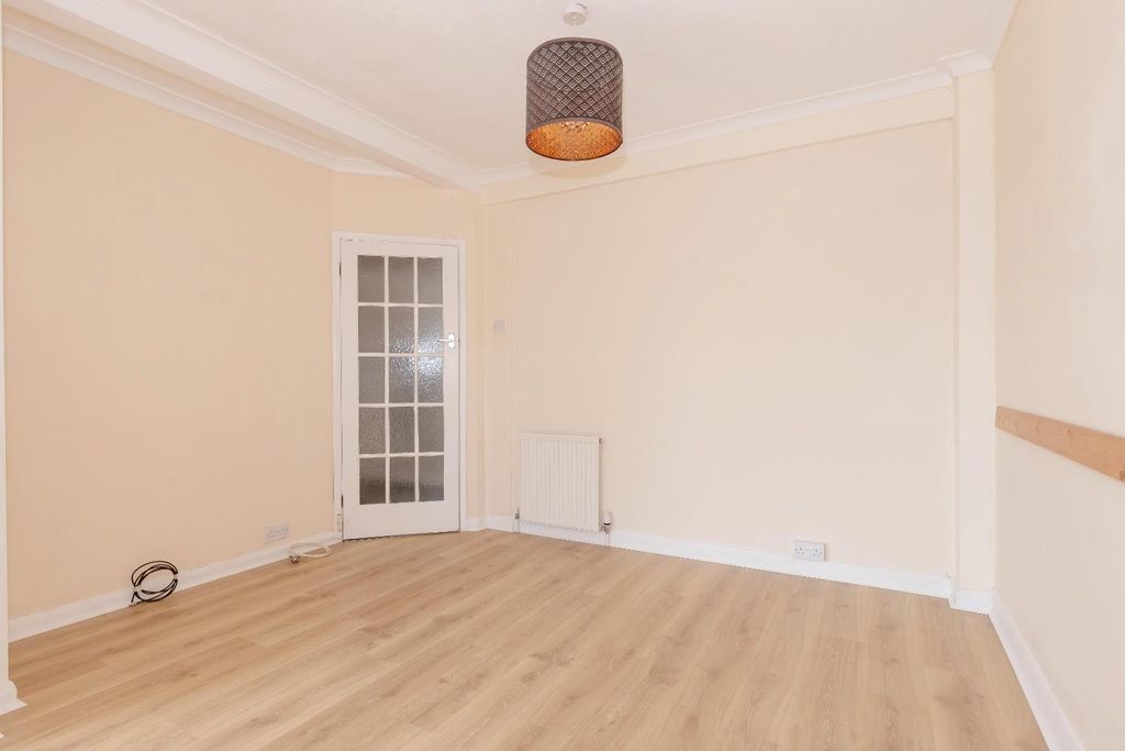 Property photo 3 of 20 Howard Rd_9.Jpg