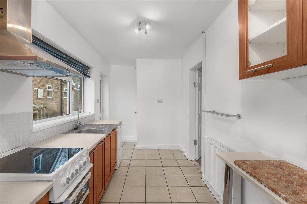 Property photo 3 of 13 49 Central Avenue, Woodford Halse-1.Jpg