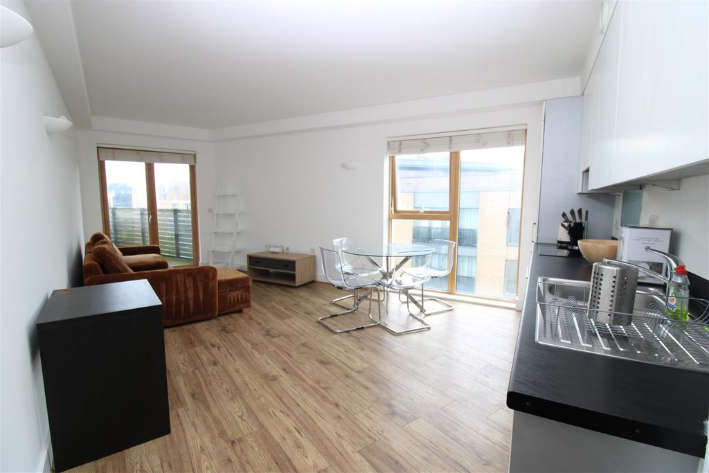 Property photo 3 of 10 Living Room