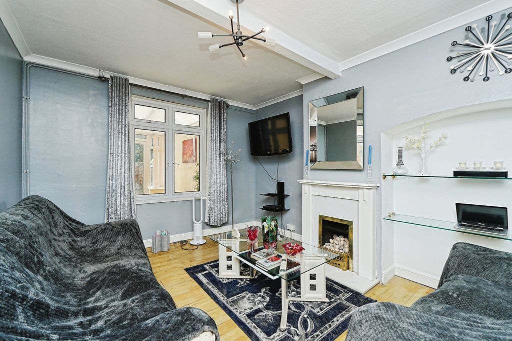 Property photo 2 of 10 Pbox-Img.Jpg