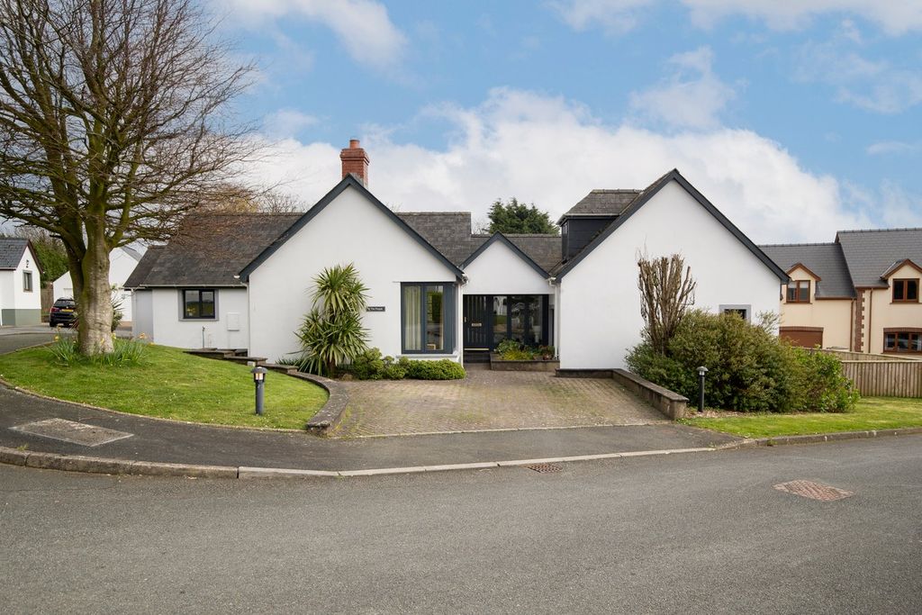 Property photo 1 of 43