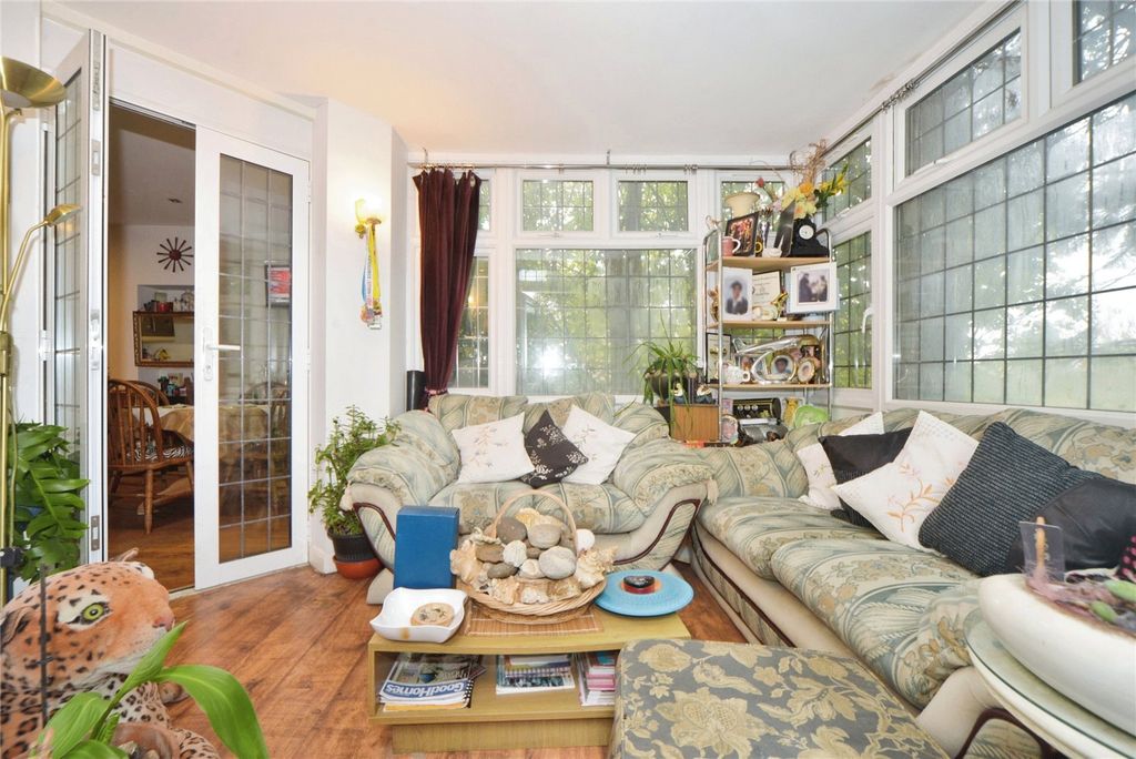 Property photo 2 of 17 Picture No. 15