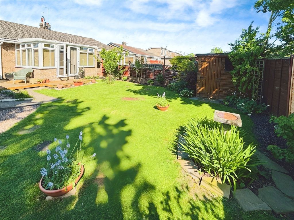 Property photo 2 of 15 Garden