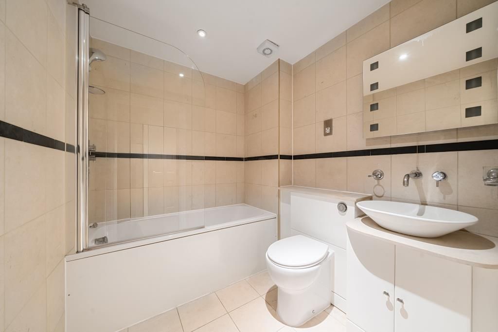 Property photo 3 of 10 Bathroom