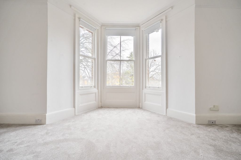 Property photo 3 of 21 Reception