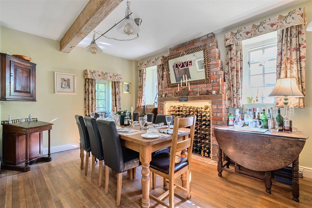 Property photo 2 of 22 6-681Fbc31058E5-1289389-Arw-6 .Jpg