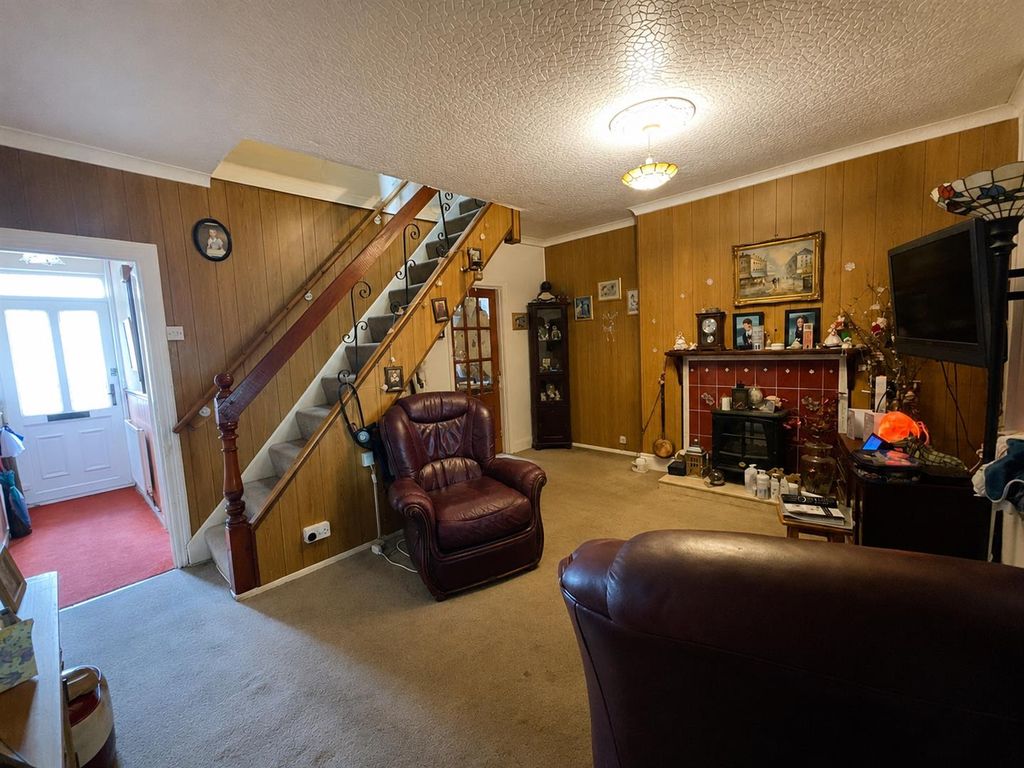 Property photo 3 of 20 James Street Lounge.Png