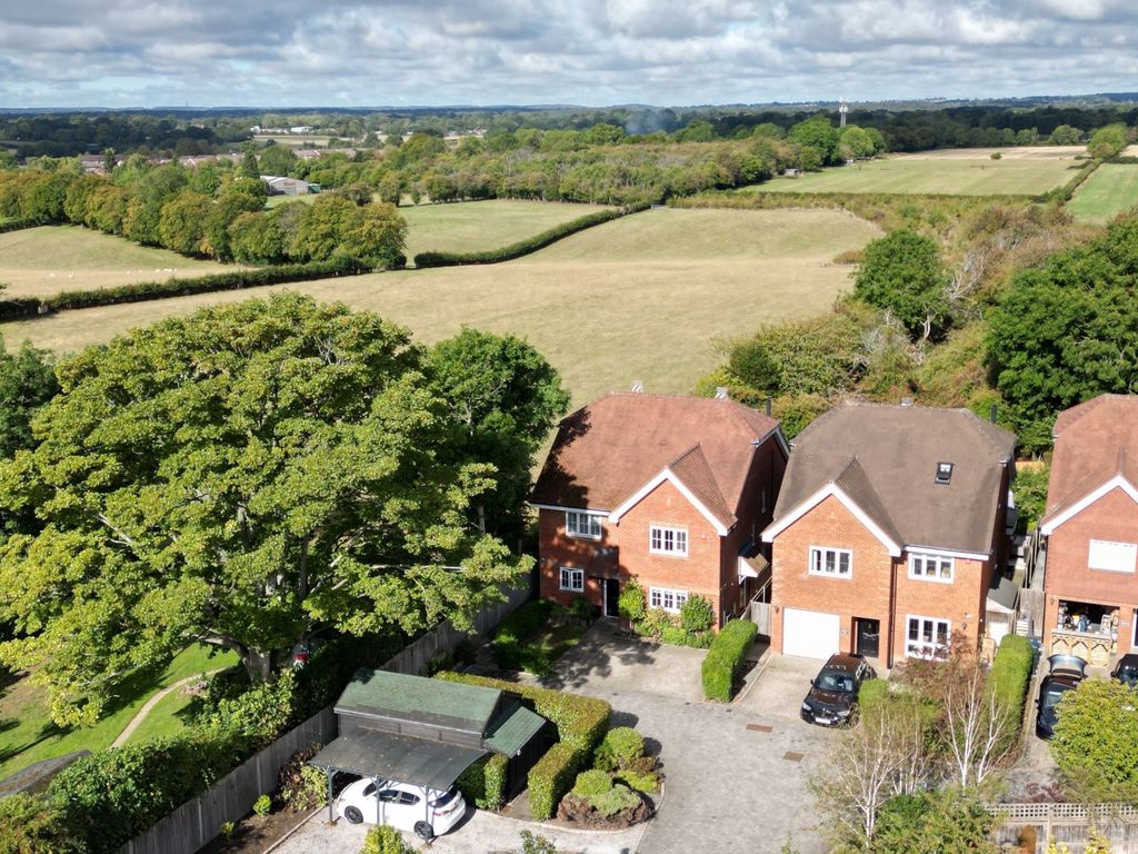 Property photo 1 of 18 Picture No. 32