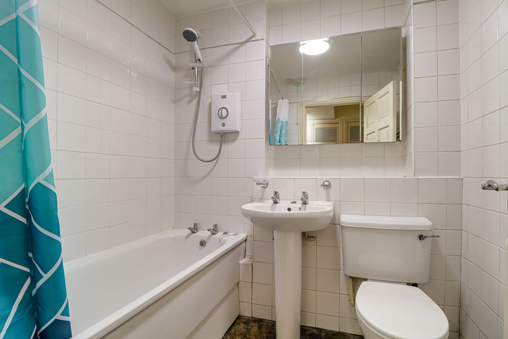 Property photo 3 of 12 Bathroom
