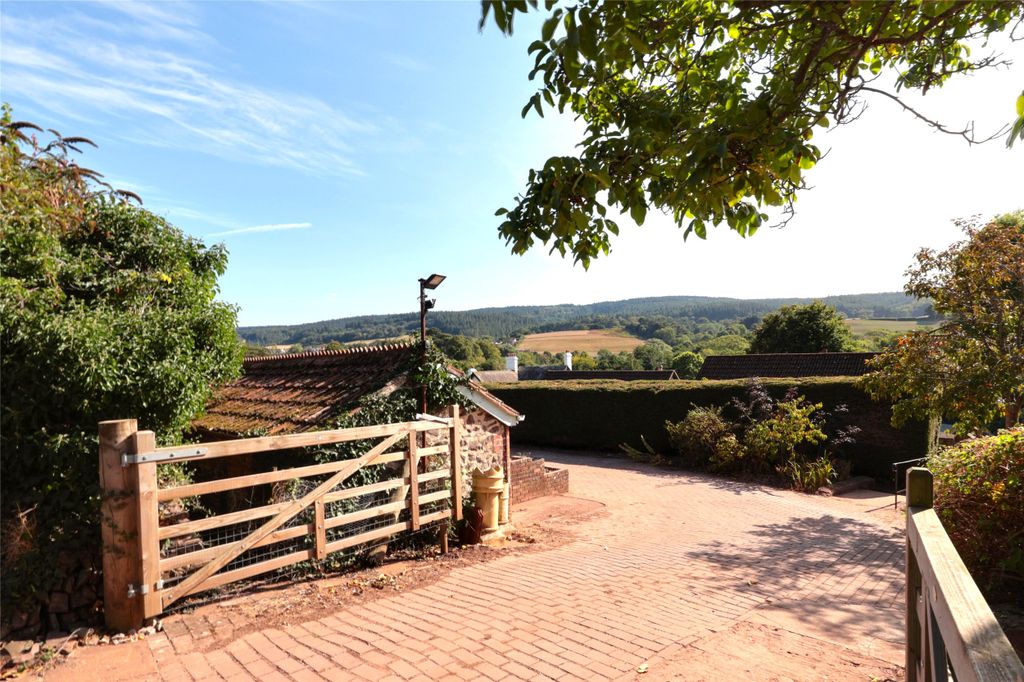 Property photo 2 of 27 Picture No. 24