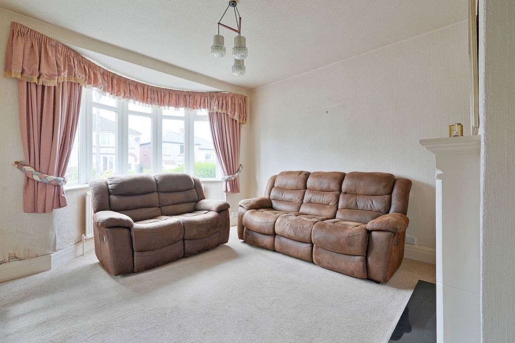 Property photo 2 of 32