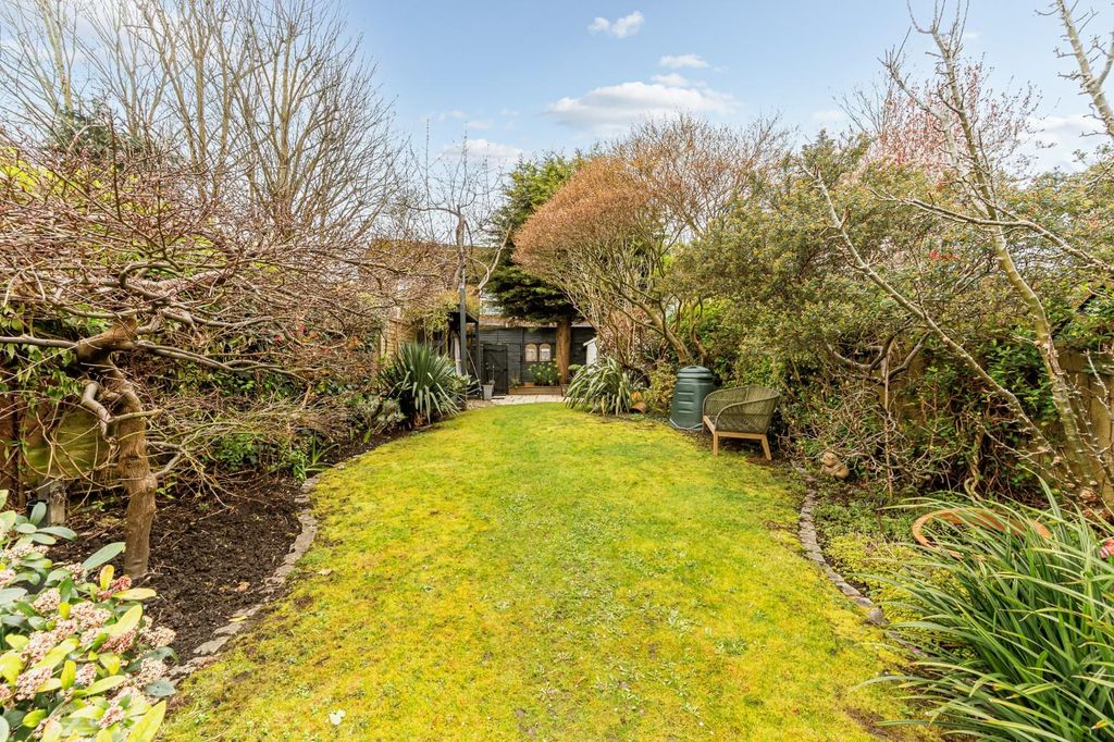 Property photo 3 of 30 25 Wilmington Avenue-16.Jpg