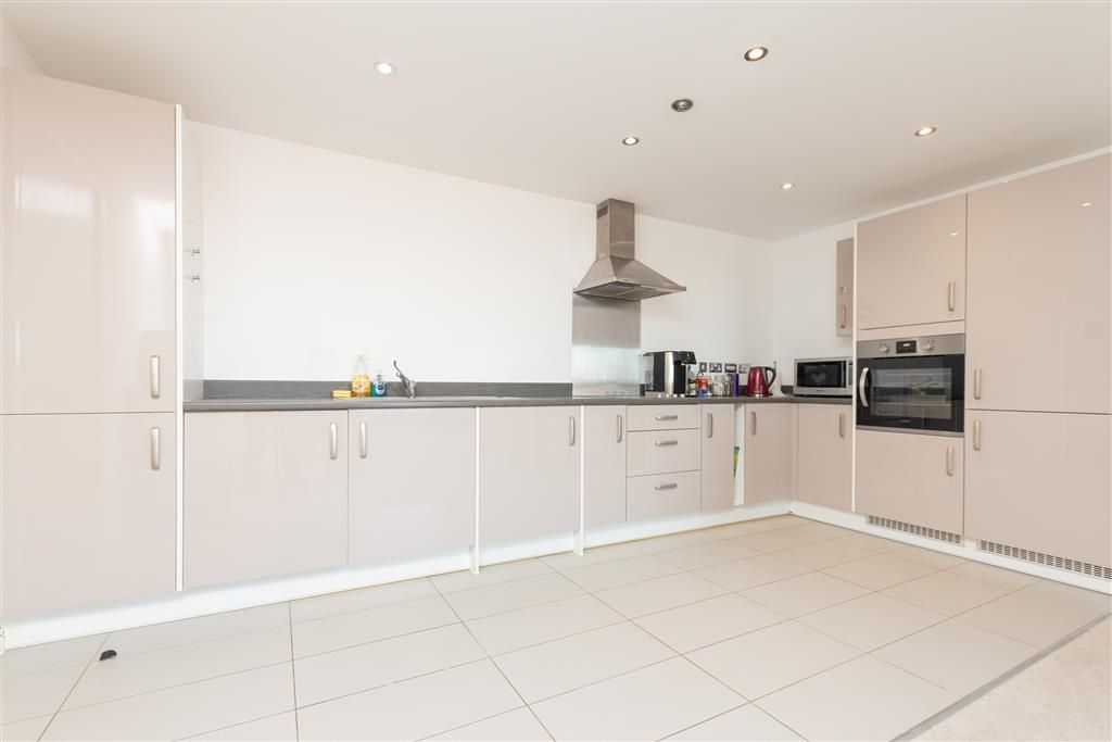 Property photo 2 of 8 Kitchen / Lounge / Diner