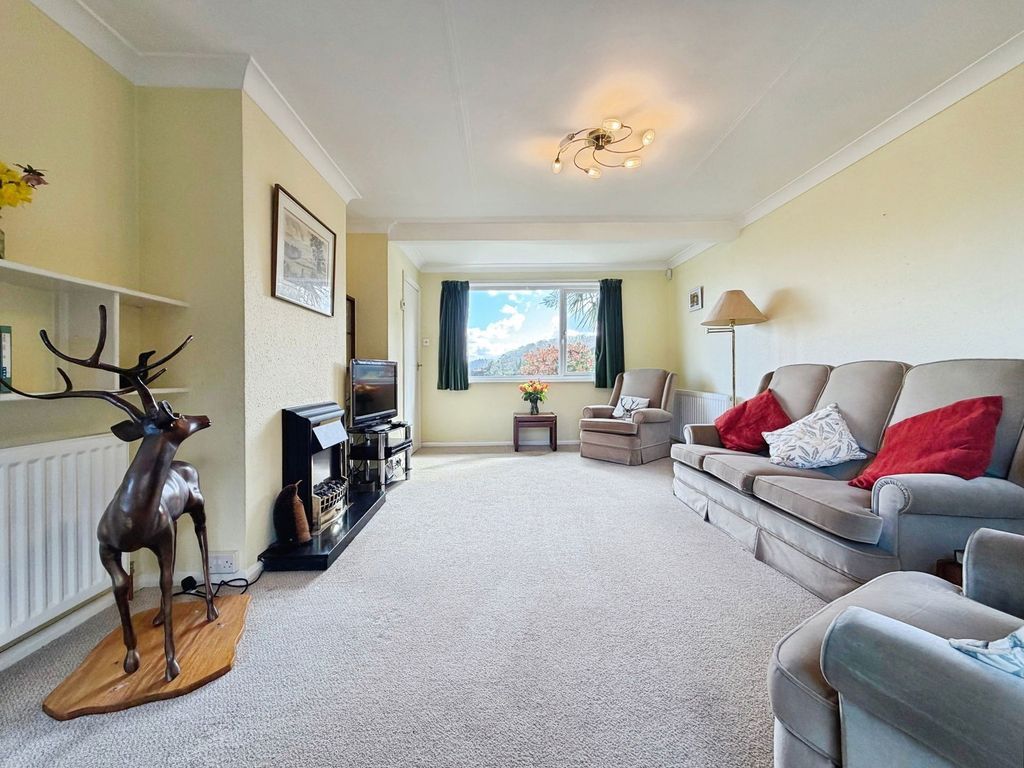 Property photo 3 of 27