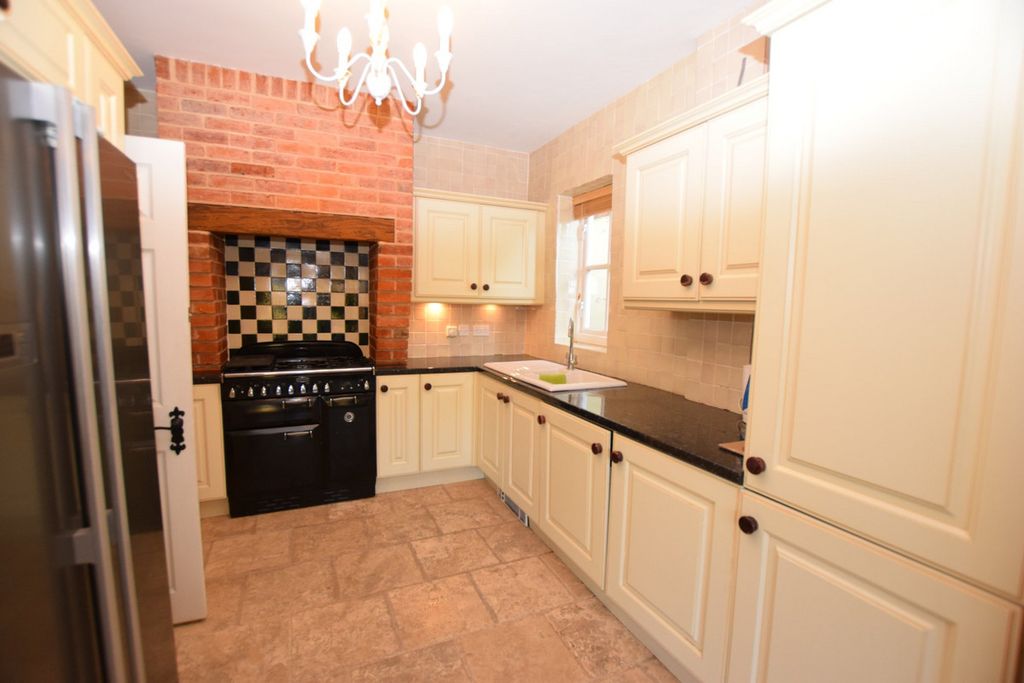 Property photo 3 of 25