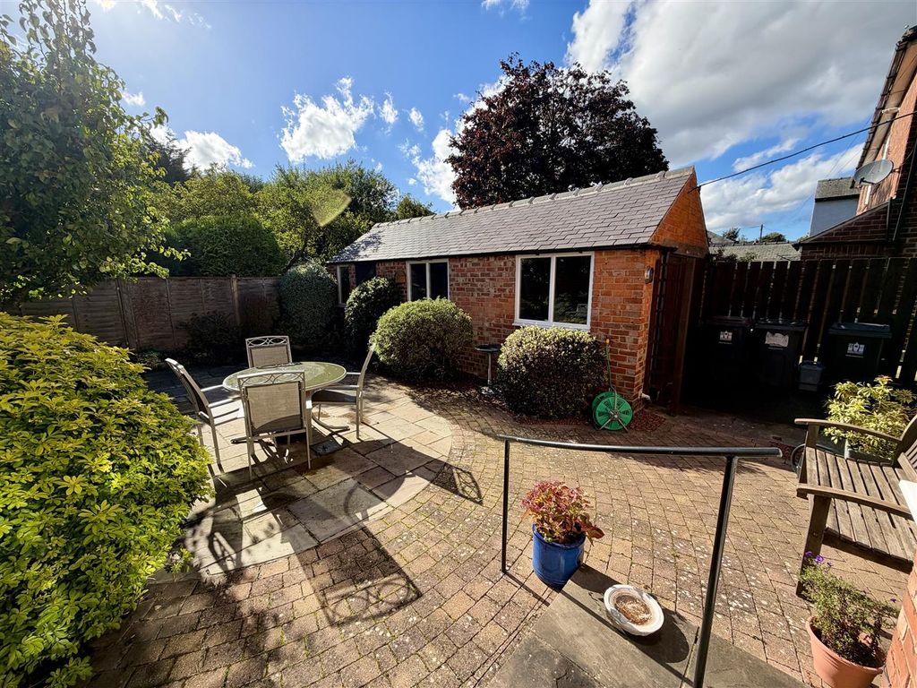Property photo 2 of 11 Externally