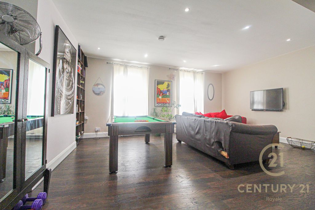 Property photo 3 of 11