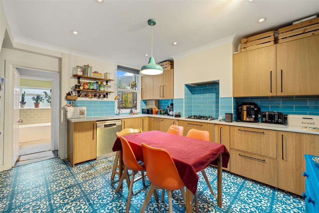 Property photo 3 of 21 Kitchen