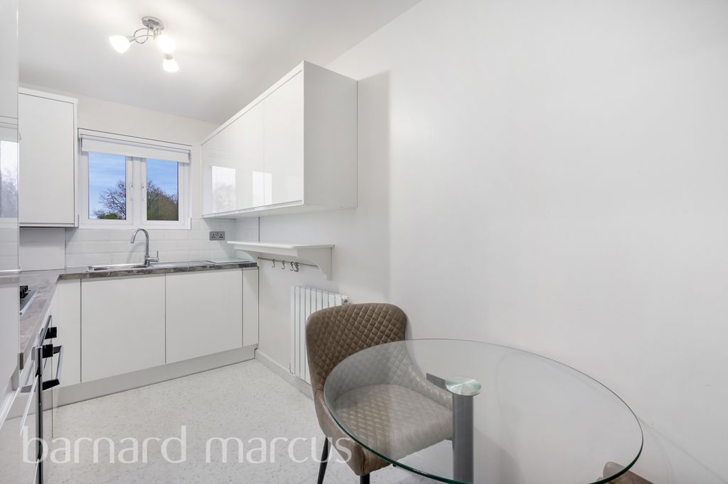 Property photo 2 of 8 Kitchen