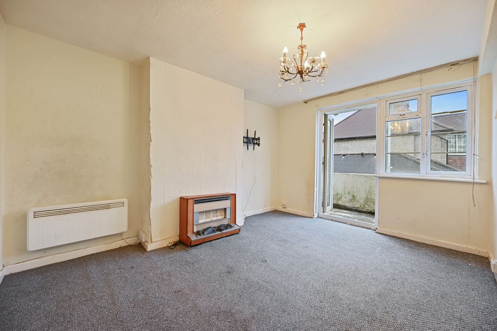 Property photo 2 of 11 Lounge