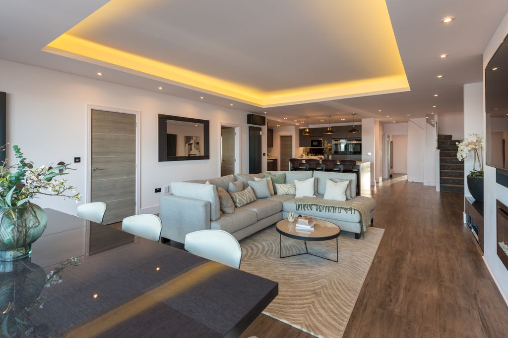 Property photo 2 of 32 Sitting Room