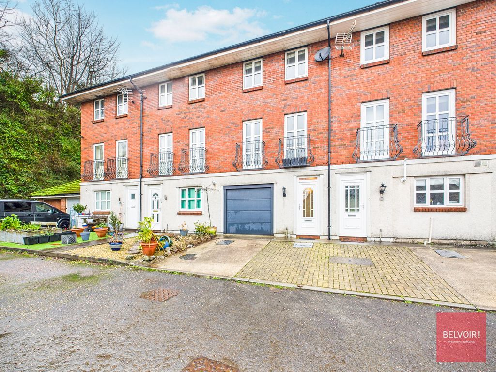 Property photo 1 of 28